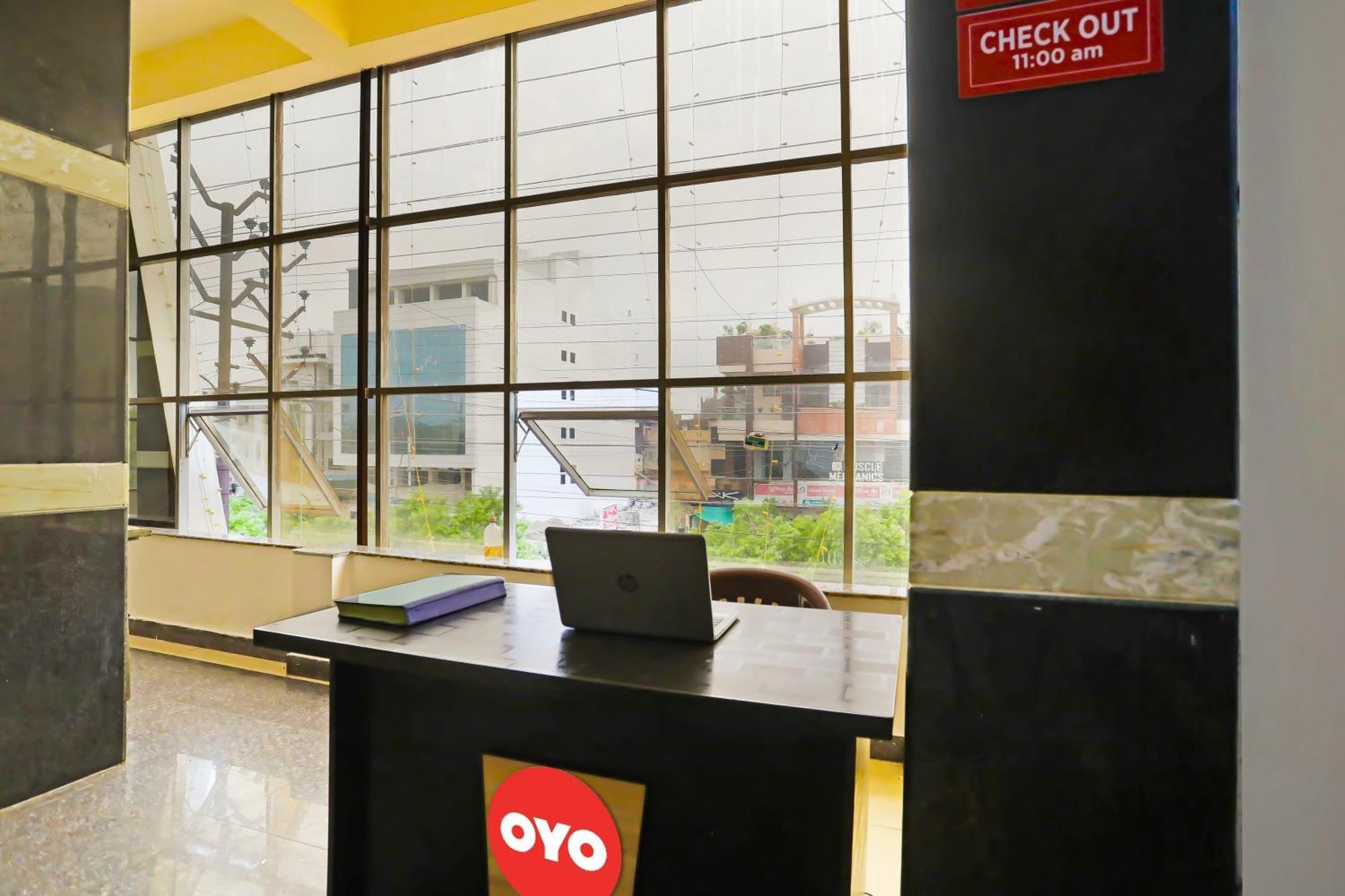 Oyo Flagship Hotel Abhinandan Kanpur Exterior photo