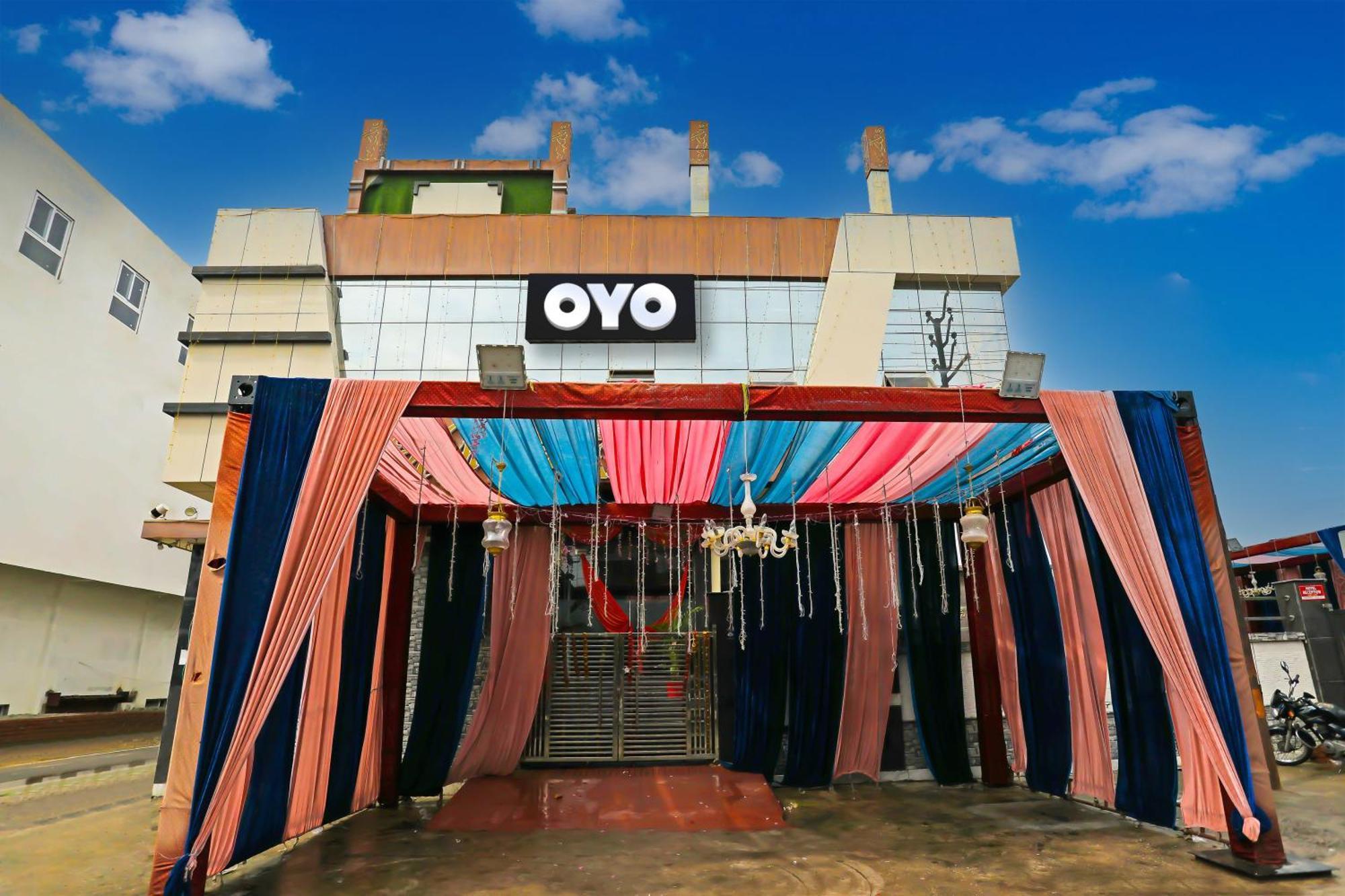 Oyo Flagship Hotel Abhinandan Kanpur Exterior photo