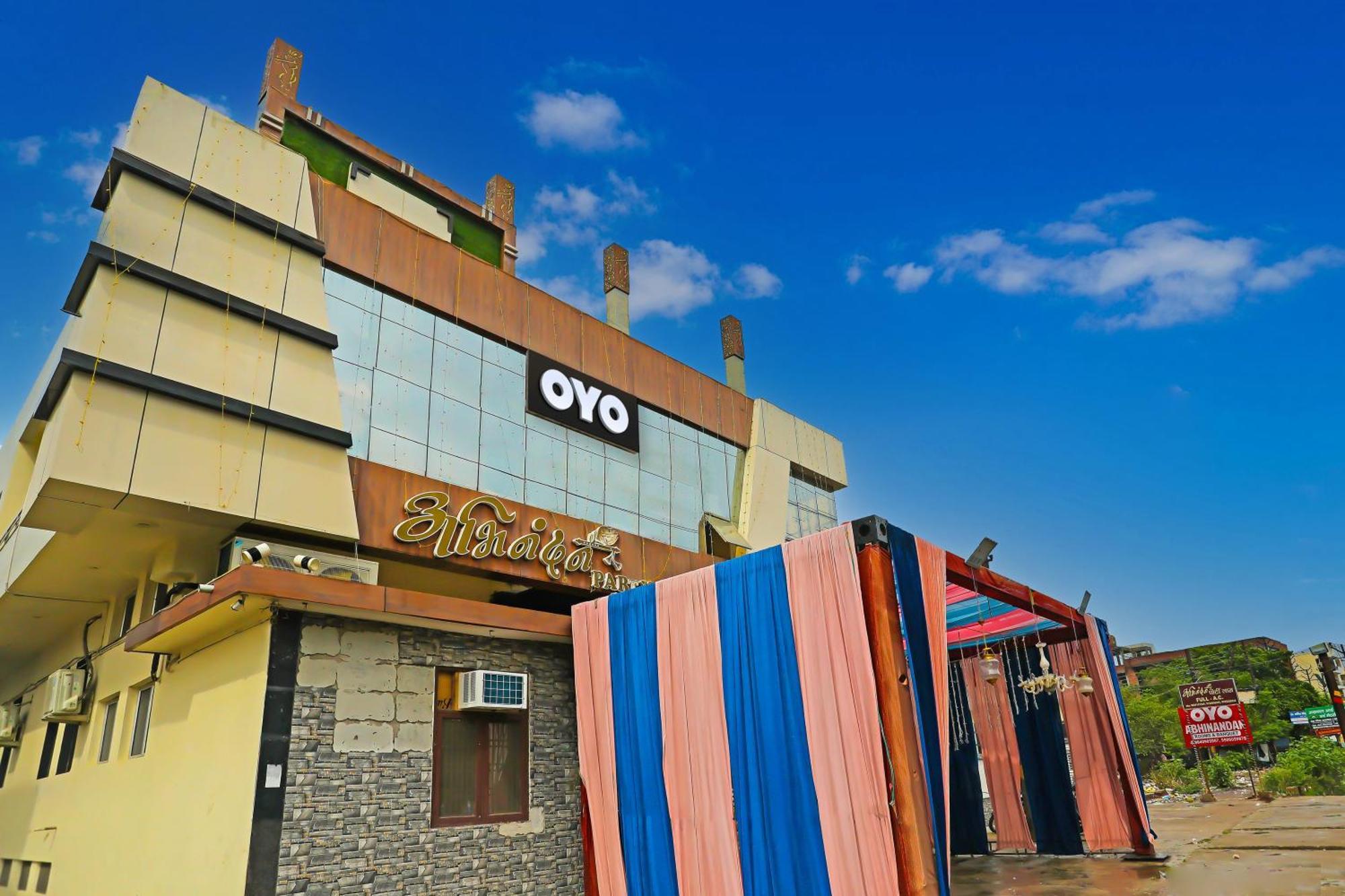 Oyo Flagship Hotel Abhinandan Kanpur Exterior photo